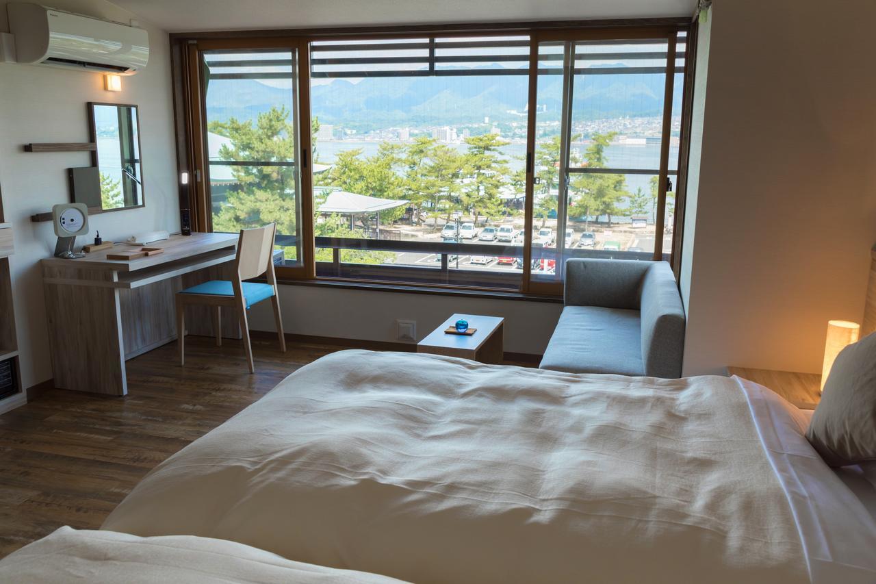 Hotel Miyajima Villa Хацукаити Экстерьер фото