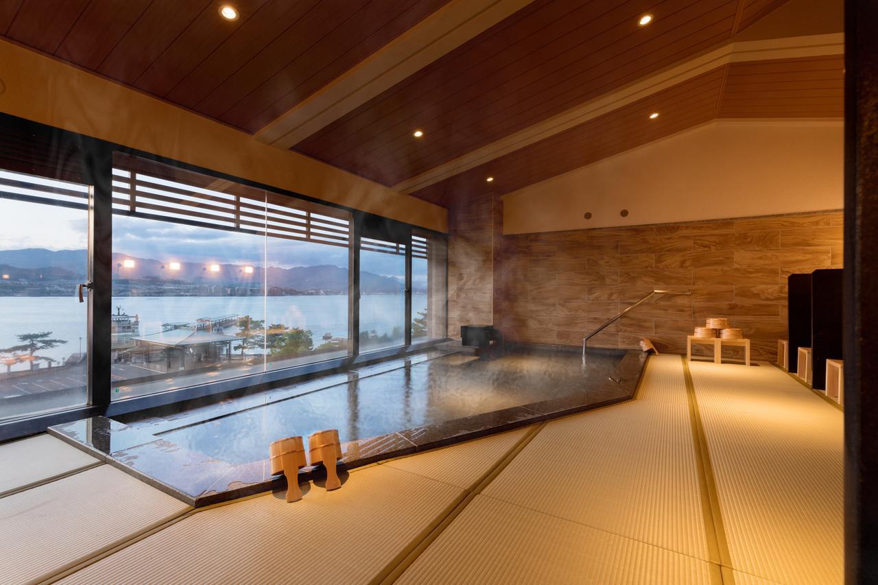 Hotel Miyajima Villa Хацукаити Экстерьер фото